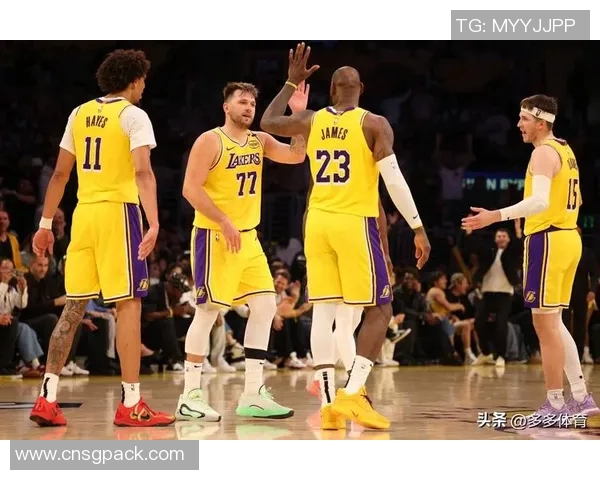 湖人对爵士精彩重播回顾球迷不可错过的比赛瞬间分析