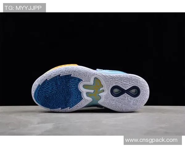 欧文新鞋发布会引发关注踩踏耐克Logo彰显艺术无界限